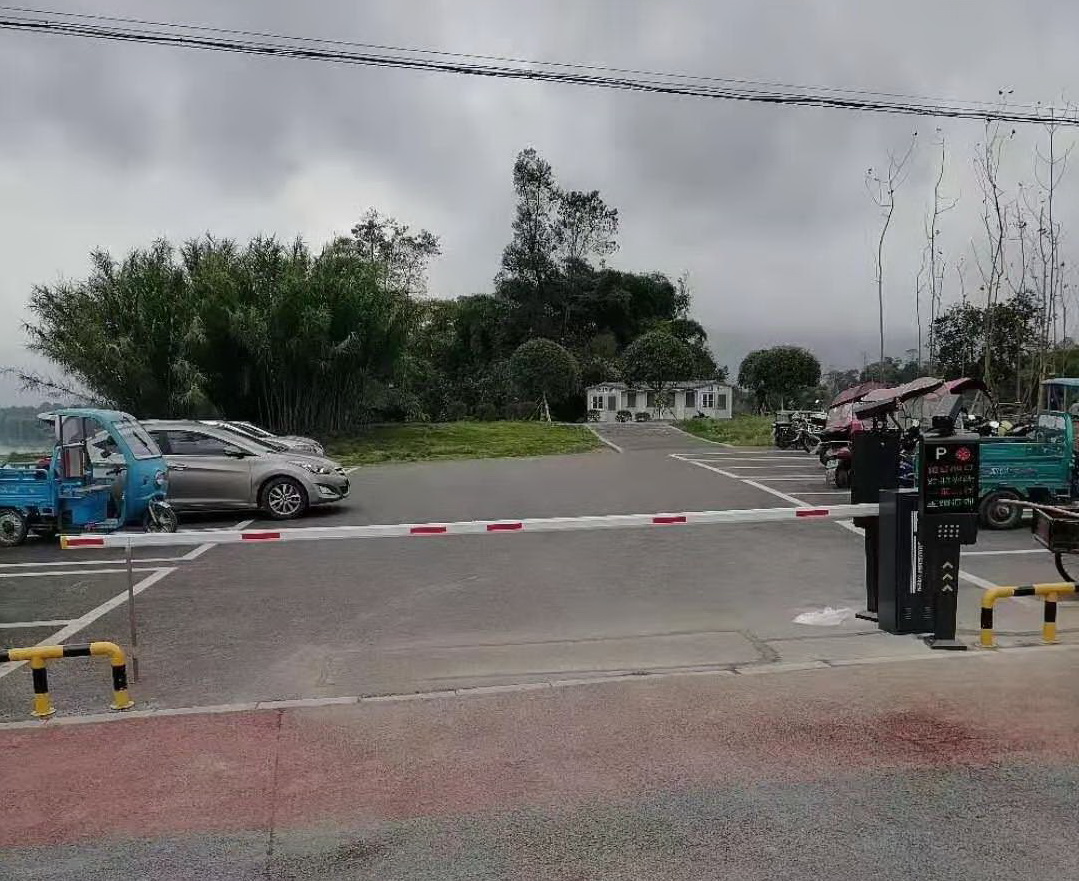 某景區無人值守車牌識別停車場管理系統